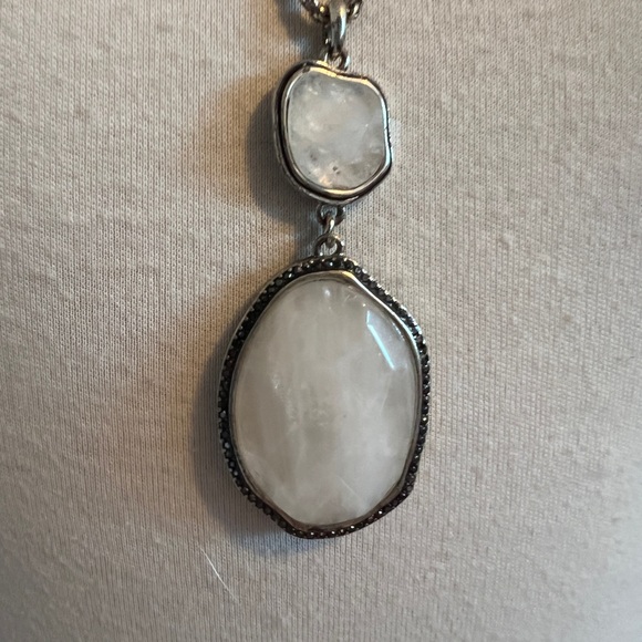 Long necklace with crystal/white stone - silver - Picture 9 of 9